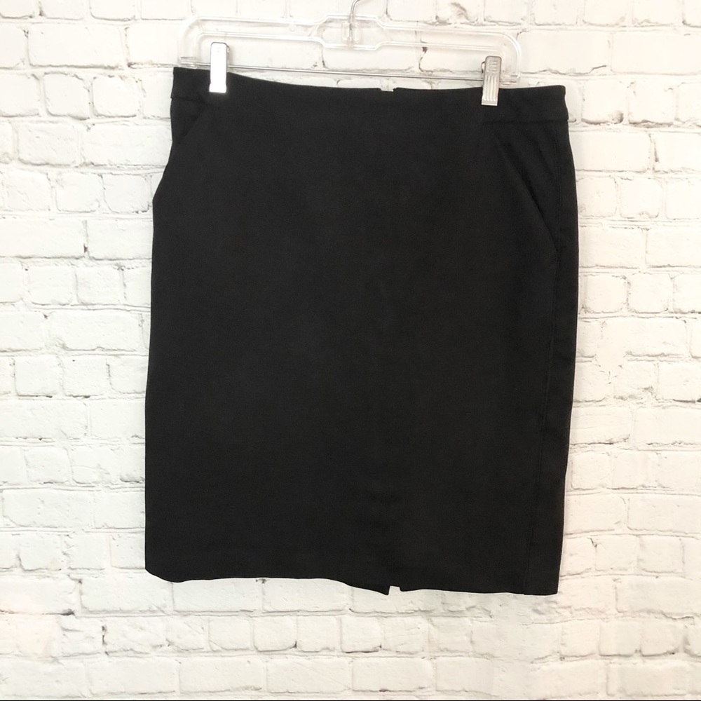 A New Say Black Straight Skirt with Pockets